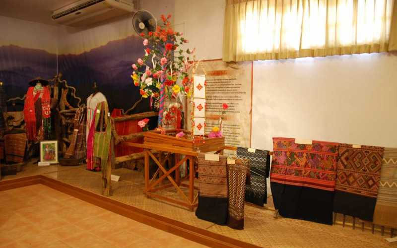 สถาบันผ้าทอมือหริภุญชัย จังหวัดลำพูน