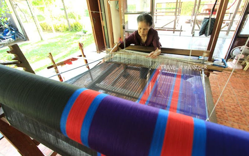 สถาบันผ้าทอมือหริภุญชัย จังหวัดลำพูน