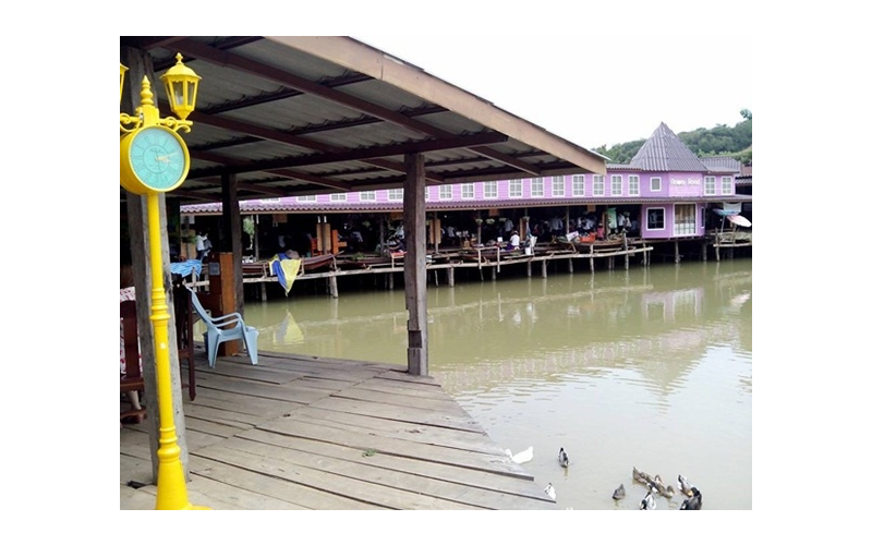 ตลาดน้ำเขาใหญ่ จังหวัดนครราชสีมา